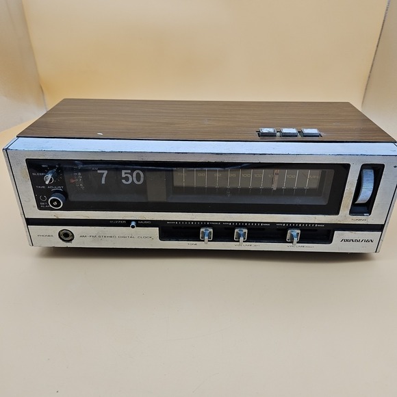 Soundesign Other - Vintage Flip Clock Radio Sound Design Model 3933 AS IS FOR PARTS